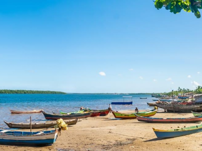 Reconstituindo a chegada dos jesuÃ­tas na regiÃ£o, o translado segue em um passeio de barco navegando pelos Rios PiauÃ­ e Real, atÃ© chegar ao Povoado Crasto, em Santa Luzia do Itanhy, local em que Ã© servido um almoÃ§o tÃ­pico com ingredientes da gastronomia local  (Foto: BÃ¡rbara Amanda/ Setur/SE)