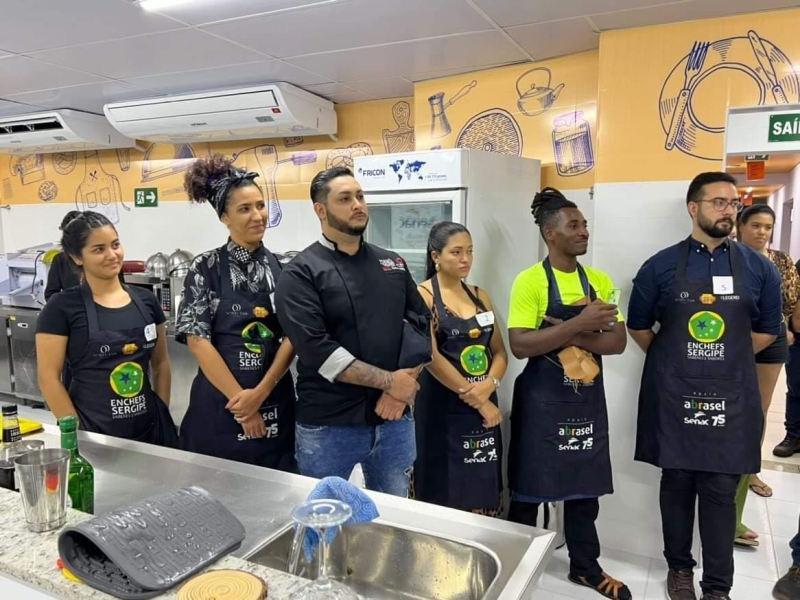 Os 6 bartenders finalistas aguardando o resultado - Foto: DivulgaÃ§Ã£o
