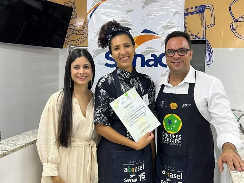 Na ordem: Bruna, Embaixadora da gastronomia atual, Kim Dantas e Bruno, presidente Abrasel - Foto: DivulgaÃ§Ã£o