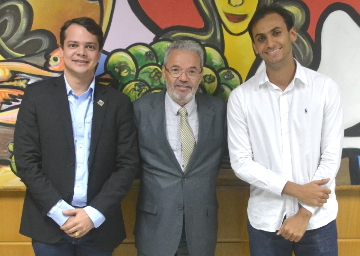 Prefeitos eleitos Dr. Mário e Thiago Santos estiveram no gabinete do conselheiro-presidente (Imagem: TCE/SE) 