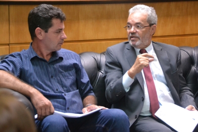 Prefeito eleito do município de Boquim Eraldo Dantas esteve reunido com o conselheiro Clóvis Barbosa (Imagem: Cleverton Ribeiro/TCE/SE)