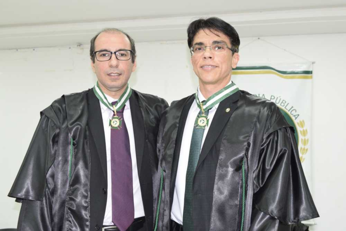 O defensor público geral Jesus Jairo Lacerda e o empossado no cargo de subdefensor geral Leó Neto (Imagem: DPE/SE)