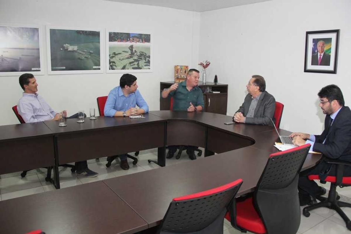 Nesta quinta-feira 1º o sócio proprietário Adriano Honaiser esteve com o secretário de Estado do Desenvolvimento Econômico e da Ciência e Tecnologia Chico Danta(Imagem: Danillo França/Sedetec/SE)