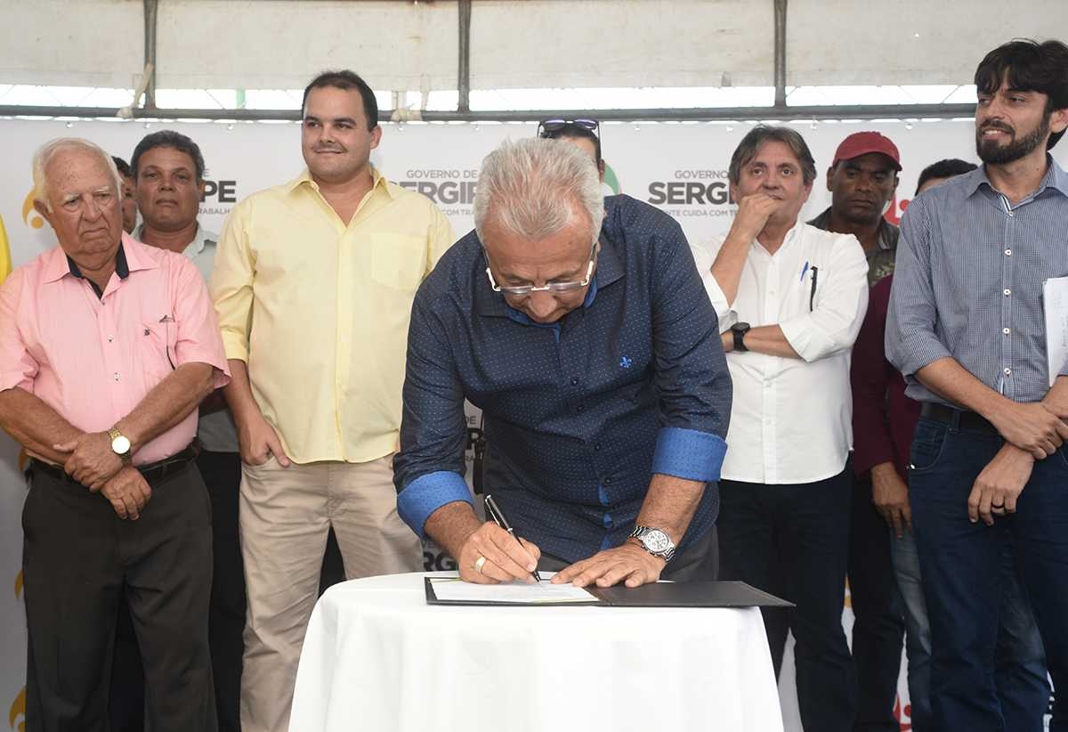 "Temos responsabilidade com os produtores rurais" diz govermador de Sergipe ao implantar projeto Dom Távora em Carira (Imagem: Marcelle Cristinne/ASN) "Temos responsabilidade com os produtores rurais" diz govermador de Sergipe ao implantar projeto Dom Távora em Carira (Imagem: Marcelle Cristinne/ASN)