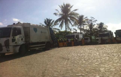 Agentes de limpeza paralisam mas coleta está mantida em Aracaju (Imagem: F5 News) Agentes de limpeza paralisam mas coleta está mantida em Aracaju (Imagem: F5 News)