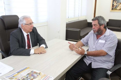 Prefeito de Japaratuba esteve no gabinete do conselheiro Luiz Augusto (Imagem: Cleverton Ribeiro/TCE/SE)