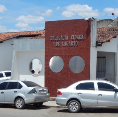 Em dezembro de 2015 nove presos fugiram da Delegacia Regional de Lagarto (Imagem: Lagarto Notícias)