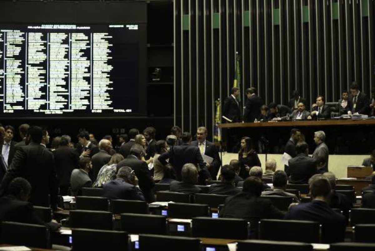 O Plenário da Câmara dos Deputados analisa a MP 746/16 que trata da reforma do ensino médio (Imagem: Fabio Rodrigues Pozzebom/Agência Brasil)