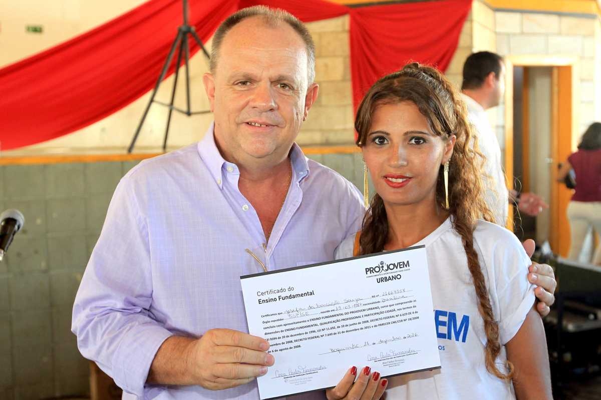 A volta de 750 jovens para a sala de aula e a formação deles no Ensino Fundamental foram marcadas na tarde desta terça-feira, 14, em solenidade de certificação do Projovem Urbano (Imagem: André Moreira/ASN) A volta de 750 jovens para a sala de aula e a formação deles no Ensino Fundamental foram marcadas na tarde desta terça-feira, 14, em solenidade de certificação do Projovem Urbano (Imagem: André Moreira/ASN)