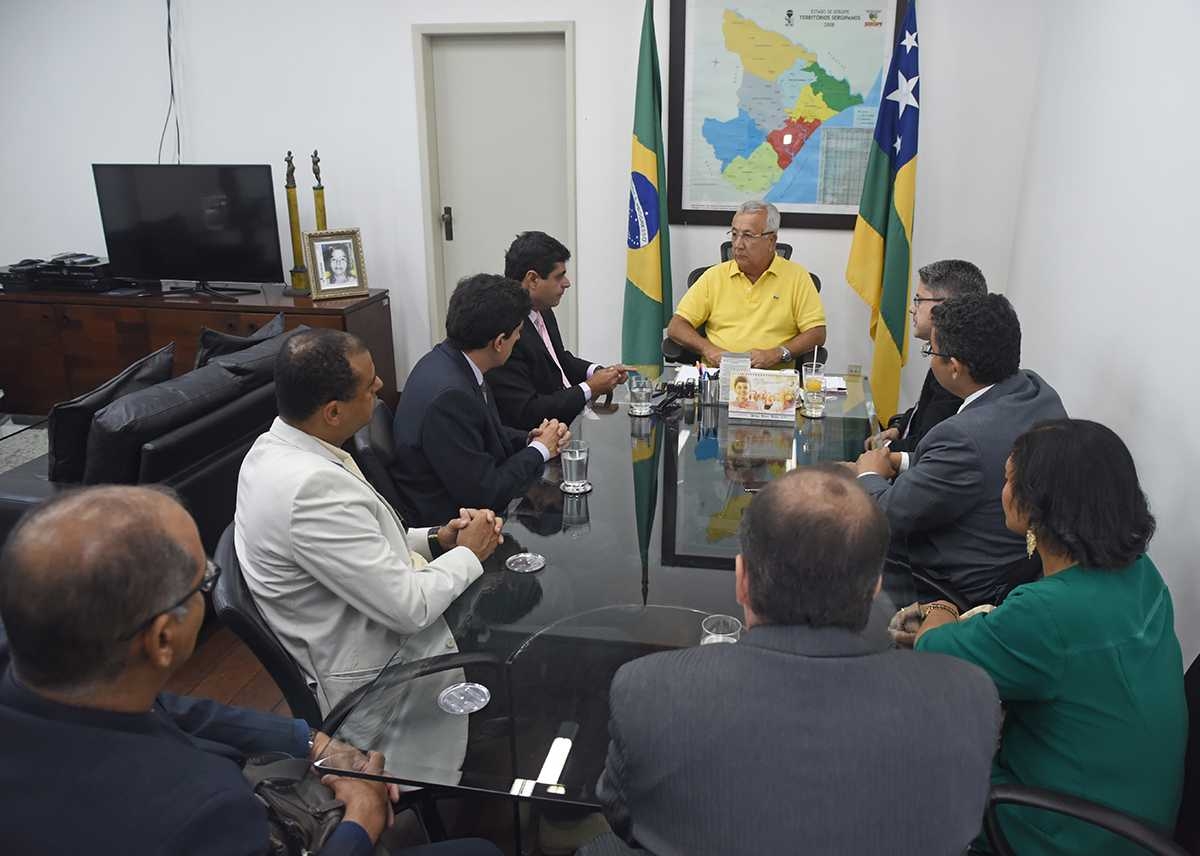 O governador Jackson Barreto recebeu o presidente da Associação dos Delegados da Polícia Civil de Sergipe (Adepol), Paulo Márcio Ramos Cruz (Imagem: Marcelle Cristinne/ASN) O governador Jackson Barreto recebeu o presidente da Associação dos Delegados da Polícia Civil de Sergipe (Adepol), Paulo Márcio Ramos Cruz (Imagem: Marcelle Cristinne/ASN)
