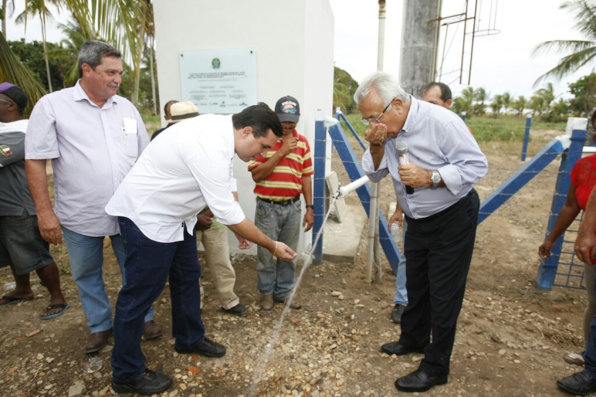 O governador fez, na segunda-feira, 19, a entrega de sistemas simplificados de abastecimento de água a comunidades rurais de Japaratuba. Um investimento de R$ 500 mil (Imagem: Victor Ribeiro/ASN) O governador fez, na segunda-feira, 19, a entrega de sistemas simplificados de abastecimento de água a comunidades rurais de Japaratuba. Um investimento de R$ 500 mil (Imagem: Victor Ribeiro/ASN)