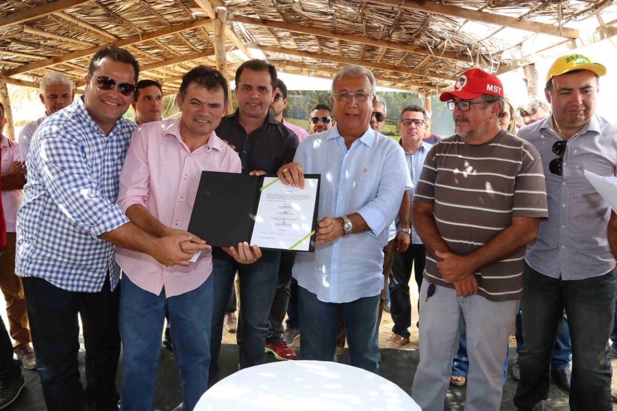 Governador de Sergipe autoriza licitação para obra da orla do povoado Curralinho (Imagem: Jorge Henrique/ASN) Governador de Sergipe autoriza licitação para obra da orla do povoado Curralinho (Imagem: Jorge Henrique/ASN)