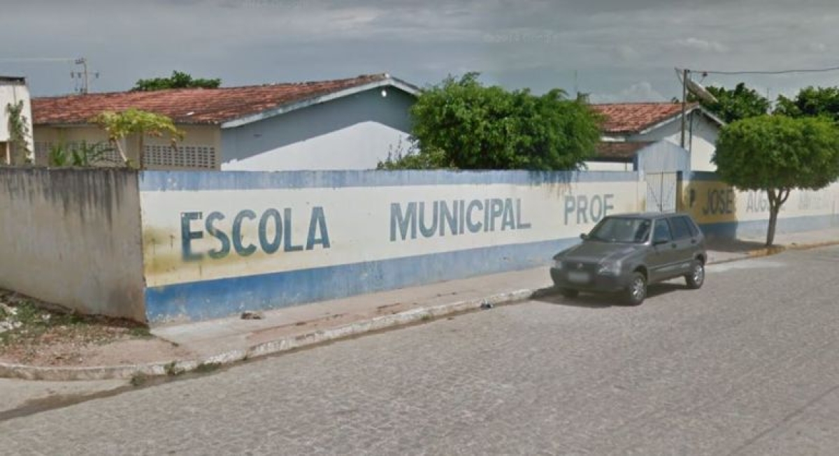 Estudantes quebram carteiras e picham paredes de escola pública em Glória (Imagem: Google Street View)