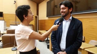 Esmeraldo Leal durante entrevista no Plenário da Alese (Imagem: Thayara Silva/Agência Alese)