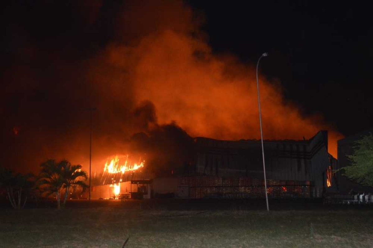Incêndio começou no fim da tarde de terça (Imagem: Potal Infonet)