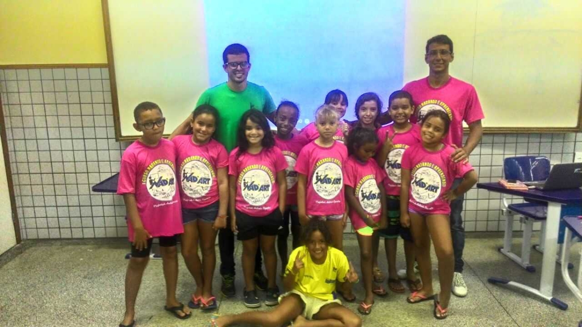 Triatleta Rômulo Menezes participa de palestra motivacional para crianças do clube Nad´Art (Imagem: Assessoria Rômulo Menezes)