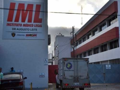 13/01/2017 - IML recolhe 5 corpos nas últimas 24h (Imagem: Pingou Notícias)