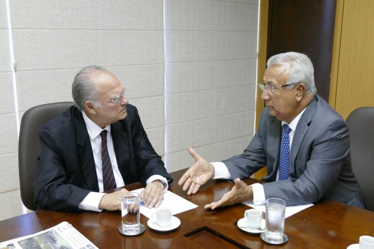 Governador de Sergipe discute reforma do Teatro Tobias Barreto e cultura popular com ministro Roberto Freire (Imagem: Roque Sá/ASN)