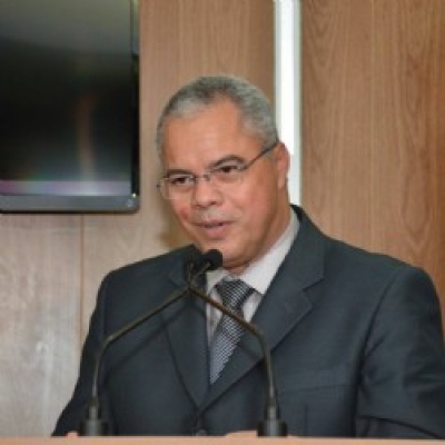 Padre Inaldo reduz valor do próprio salário em 35,7% (Imagem: Agência Notícias de Socorro)