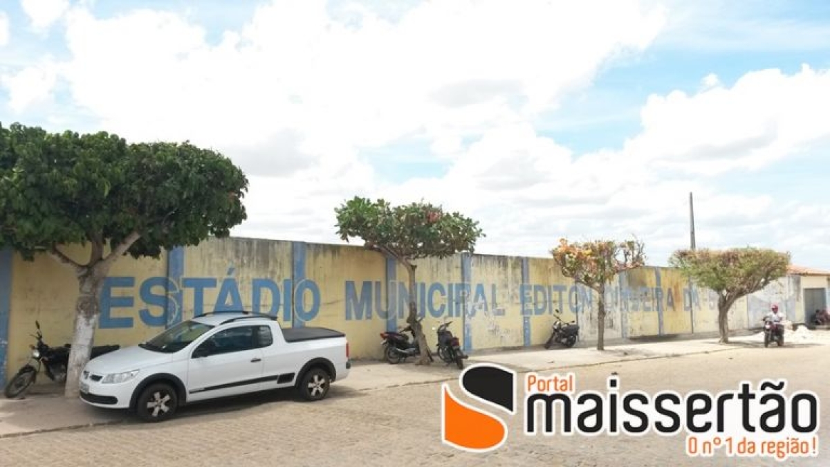 Estádio de Futebol de Glória completará quatro anos de paralisação (Imagem: Portal Mais Sertão)