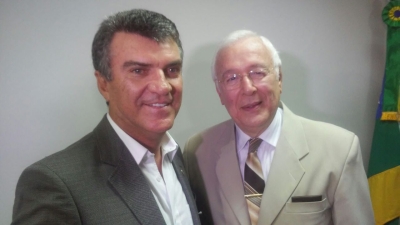 Garibalde Mendonça prestigia posse de Netônio Machado (Imagem: Site Garibalde Mendonça)