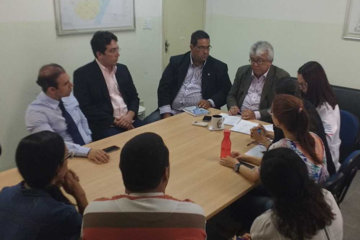 Secretário Almeida Lima visita o Huse em seu primeiro dia de gestão (Imagem: SES/SE)