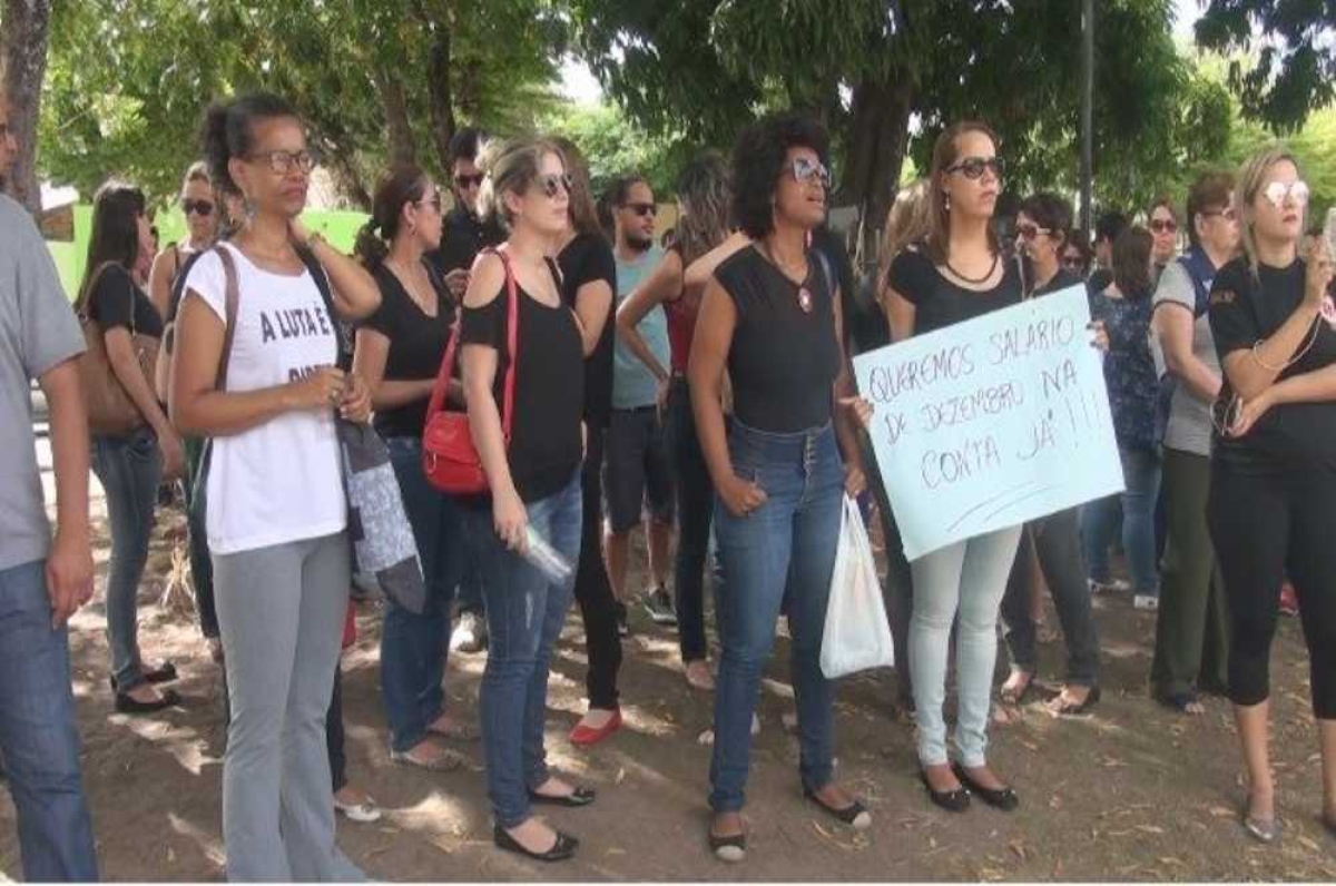Categorias estão em greve desde o dia 26 (Imagem: Portal Infonet) 