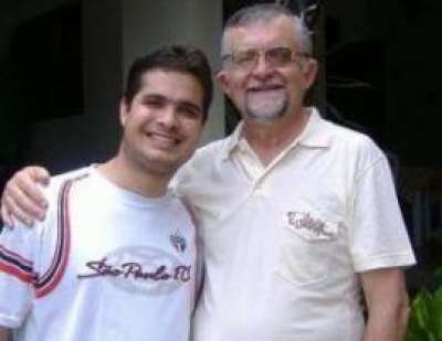 Com o filho (também jornalista), que herdou o seu nome. (Foto: Divulgação)