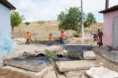 Emurb realiza limpeza de canal no Japãozinho (Foto: Emurb)