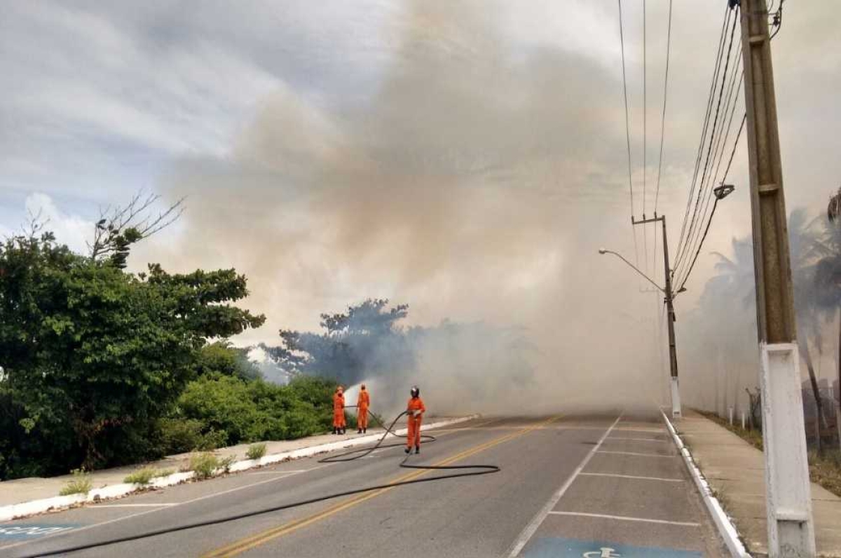 Incêndio foi registrada na Praia de Aruana (Foto: Ascom Corpo de Bombeiros)