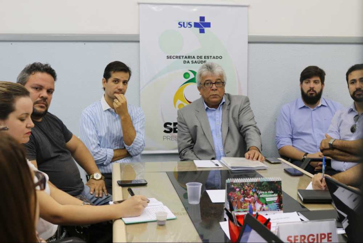 Almeida Lima reúne-se com membros da Comissão de Gestão da Saúde e acompanha trabalhos da Fundação Hospitalar (Foto: Herieta Schuster/SES/SE)