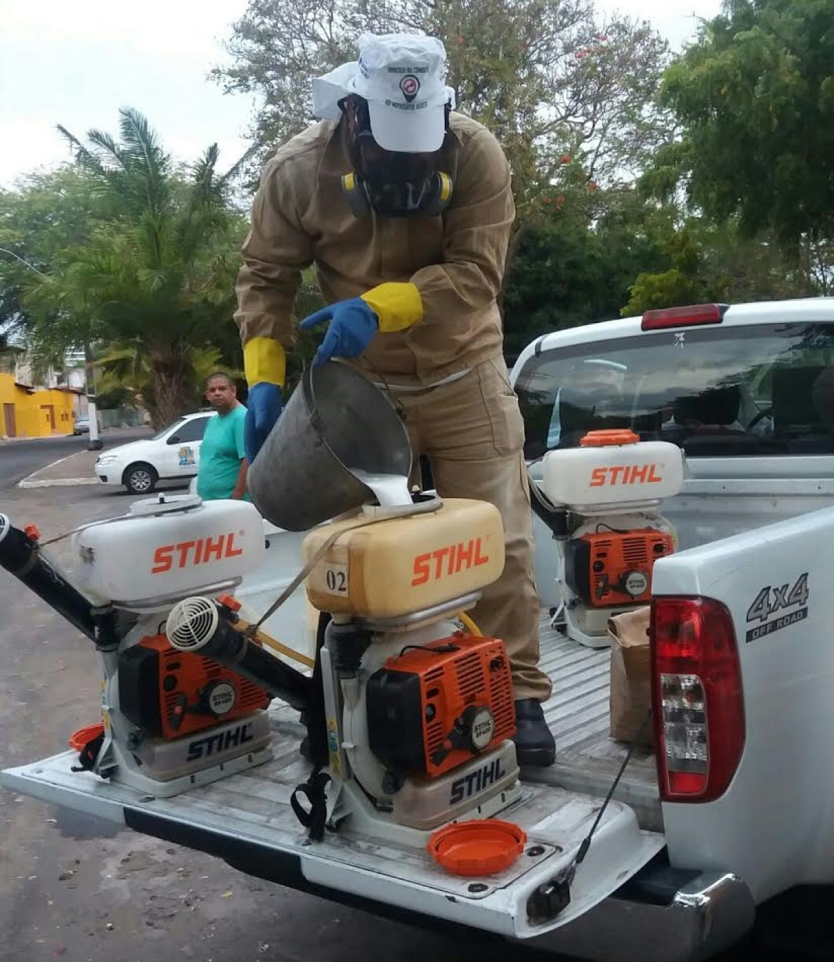 Saúde de Aracaju aplica fumacê costal nas ruas no combate ao Aedes aegypti adulto (Foto: SMS/Aracaju)