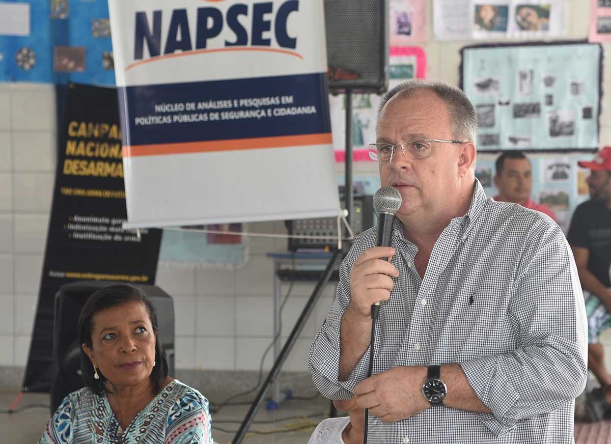 �??Eu fico muito feliz de participar de uma ação como esta. Eu também fui aluno de escola pública no interior do estado [em Simão Dias], vim de família humilde e meu primeiro emprego foi como auxiliar administrativo da Secretaria de Educação, nunca imaginei que chegaria ao cargo de secretário de Educação, fui também deputado estadual por quatro mandatos e pela segunda vez estou como vice-governador. Então quero dizer para vocês que a gente tem que acreditar e não desistir�?�, disse o vice-governador e secretário da Casa Civil, Belivaldo Chagas, em seu discurso (Foto: Marcelle Cristinne/ASN)