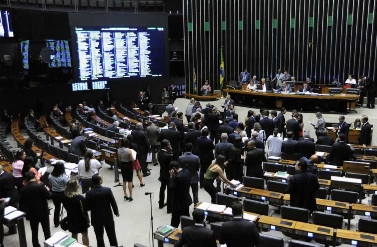 Entre outras medidas aprovadas pelos deputados, a MP permite a regularização das concessões que estão vencidas (Foto: Lúcio Bernardo Junior/Câmara dos Deputados)