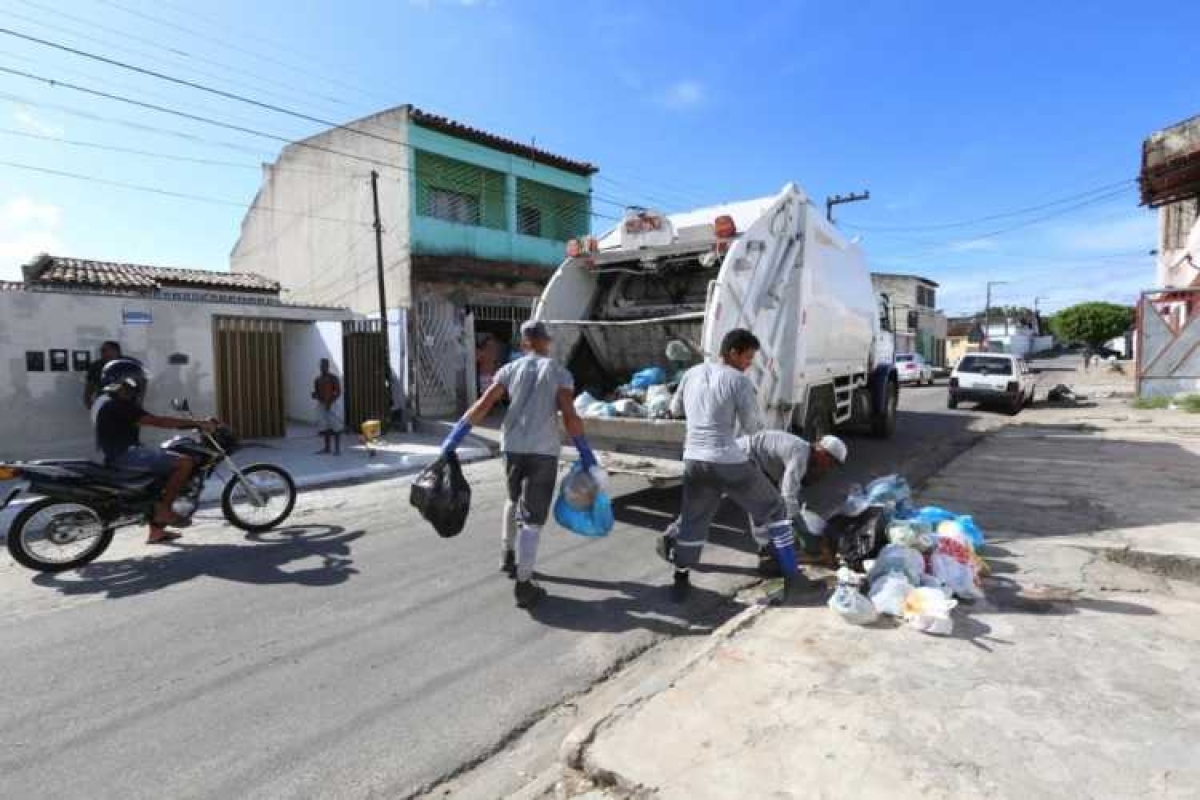 Nova greve dos agentes de limpeza não foi provocada pela prefeitura (Foto: Ana Licia Menezes/PMA)