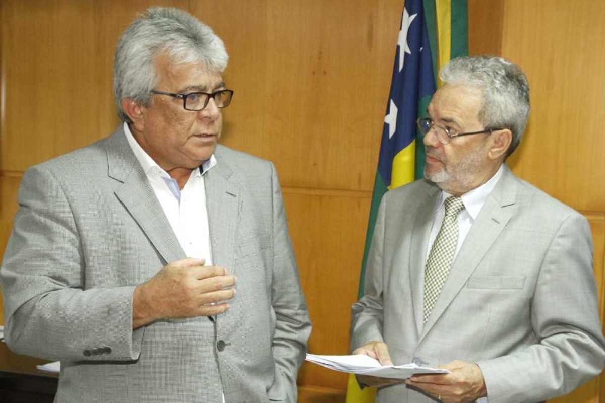 Presidente do TCE recebeu o secretário de Estado da Saúde em seu gabinete (Foto: Cleverton Ribeiro/TCE/SE)