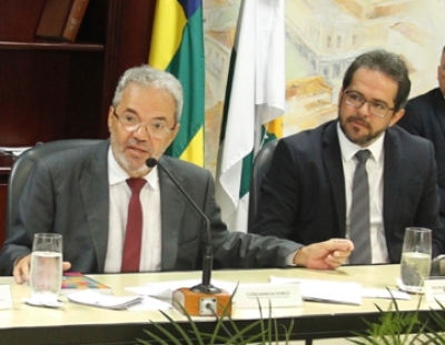 Conselheiro Clóvis Barbosa e o presidente da Atricon, Valdecir Pascoal (TCE/PE) são favoráveis à criação do CNTC (Foto: TCE/SE)