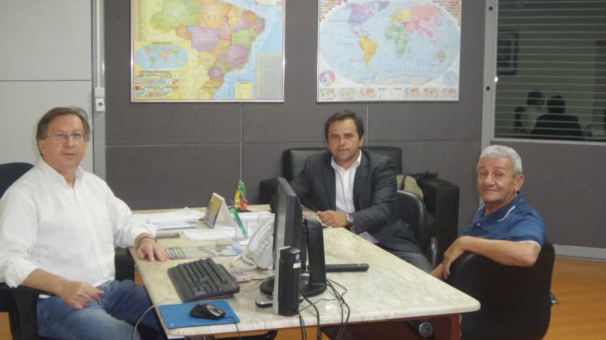 Jairo de Glória cobra agilidade no processo de regulamentação de fabriquetas de queijos (Foto: Assessoria Jairo de Glória)