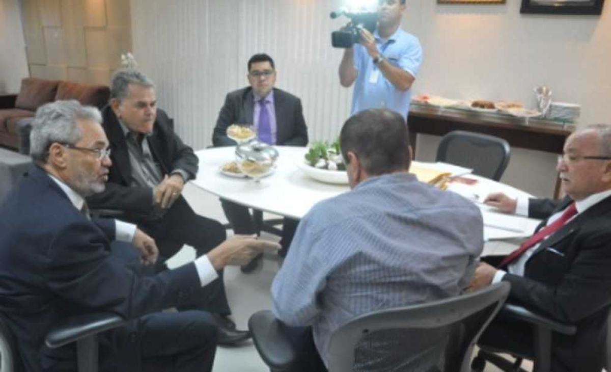 TCE/Sergipe apresenta à Alese proposta de reajuste salarial para servidores efetivos (Imagem: TCE/SE)  TCE/Sergipe apresenta à Alese proposta de reajuste salarial para servidores efetivos (Imagem: TCE/SE)