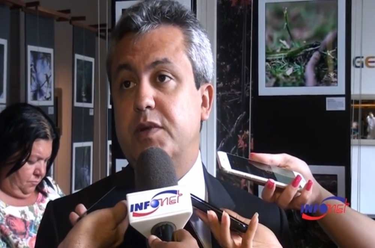 Elber Batalha diz que já tem dez assinaturas a favor da instauração da CPI do lixo (Foto: Portal Infonet) Elber Batalha diz que já tem dez assinaturas a favor da instauração da CPI do lixo (Foto: Portal Infonet)