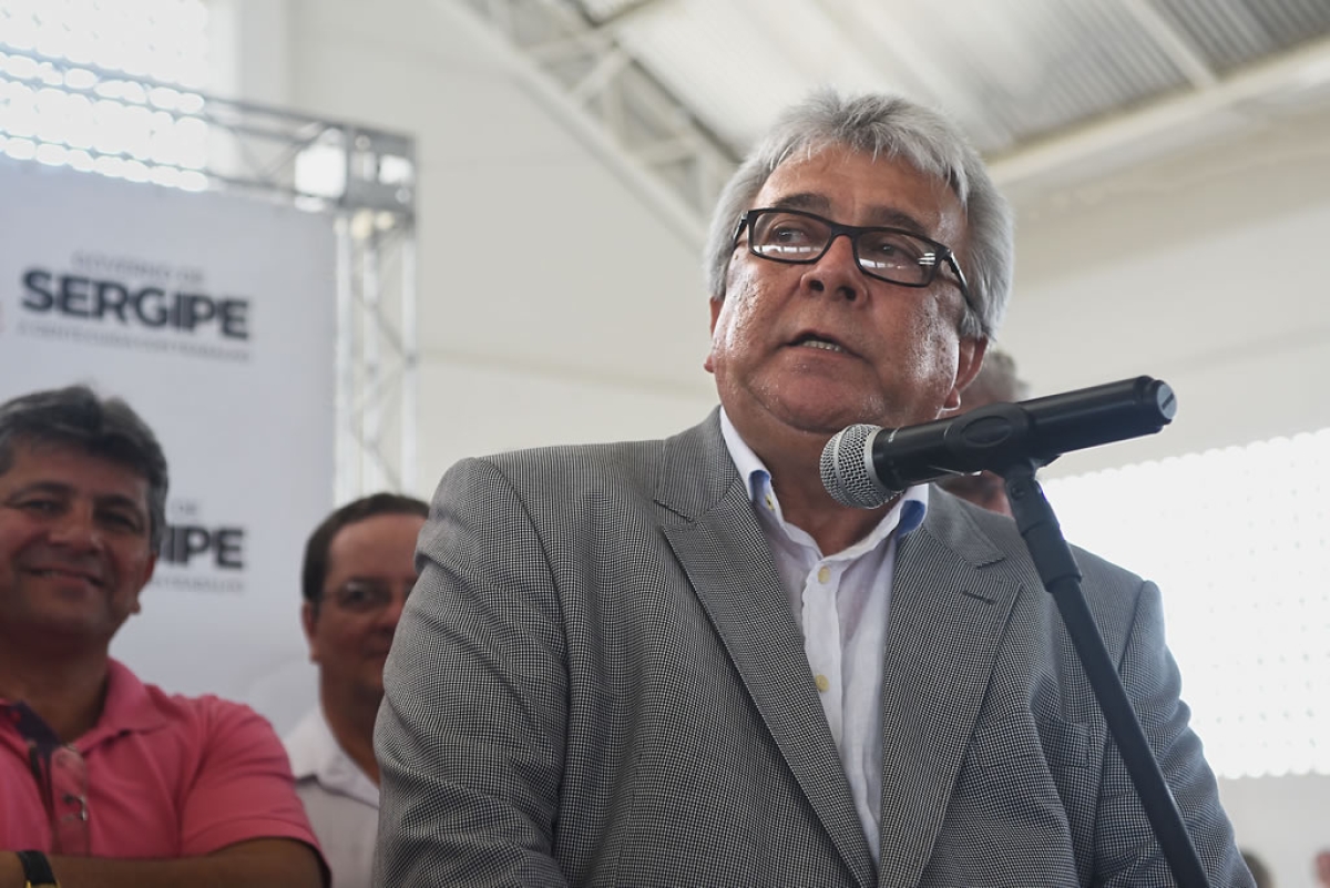 Durante a solenidade, o filho da homenageada, o secretário de Estado da Saúde, Almeida Lima, agradeceu ao governador pela distinção recebida e lembrou que, apesar de não ter sido uma mulher letrada, dona Berila sempre deu valor à educação (Foto: Anne Karoline/ASN) Durante a solenidade, o filho da homenageada, o secretário de Estado da Saúde, Almeida Lima, agradeceu ao governador pela distinção recebida e lembrou que, apesar de não ter sido uma mulher letrada, dona Berila sempre deu valor à educação (Foto: Anne Karoline/ASN)