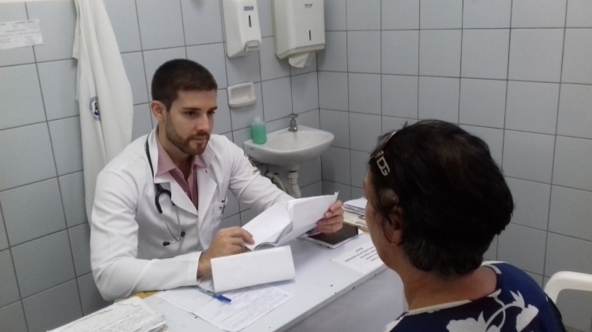 Médicos da gestão atendem em unidades de saúde para suprir greve (Foto: SMS/Aracaju) Médicos da gestão atendem em unidades de saúde para suprir greve (Foto: SMS/Aracaju)