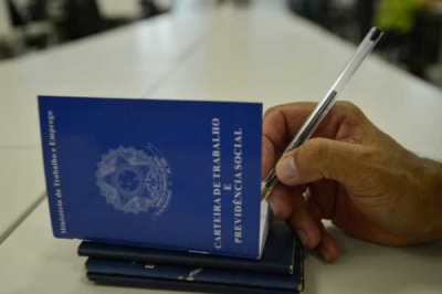 Carteira de Trabalho (Imagem: Arquivo/Agência Brasil)