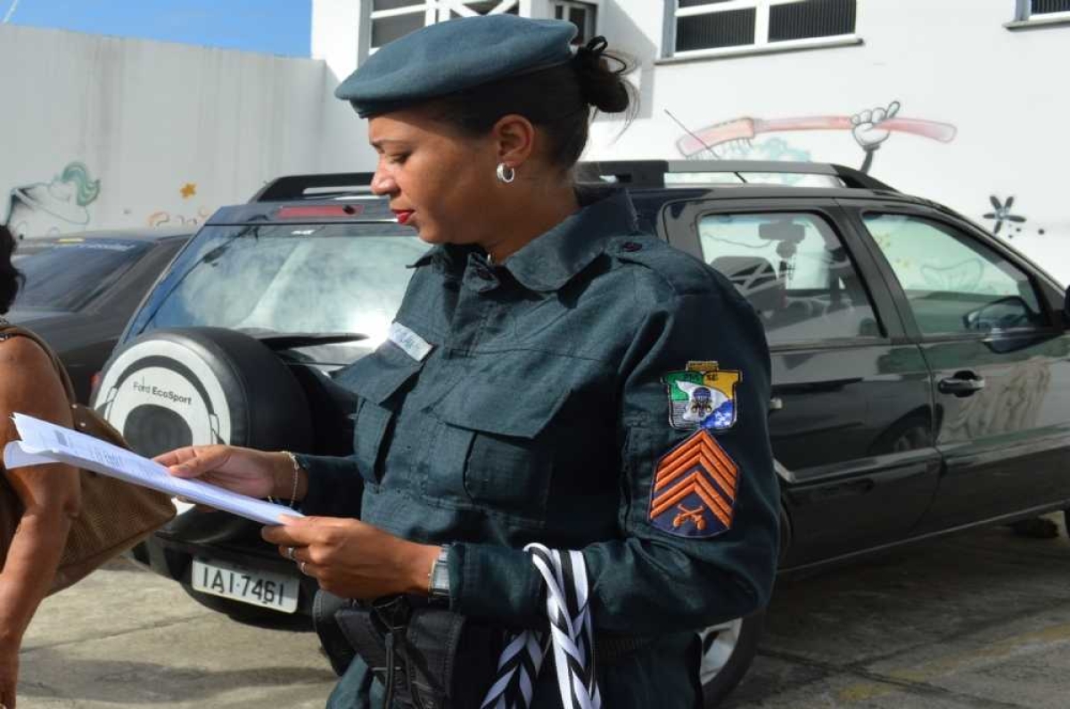 Sargento Svetlana no momento em que recebeu o alvará de soltura em 2015 (Foto: Arquivo/Portal Infonet)