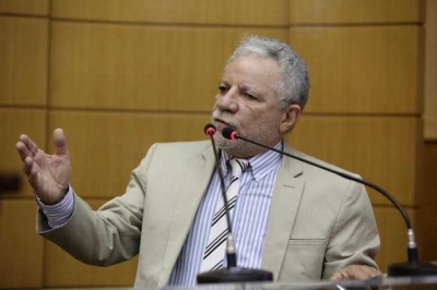 Deputado estadual Francisco Gualberto (Foto: César de Oliveira/Agência Alese)