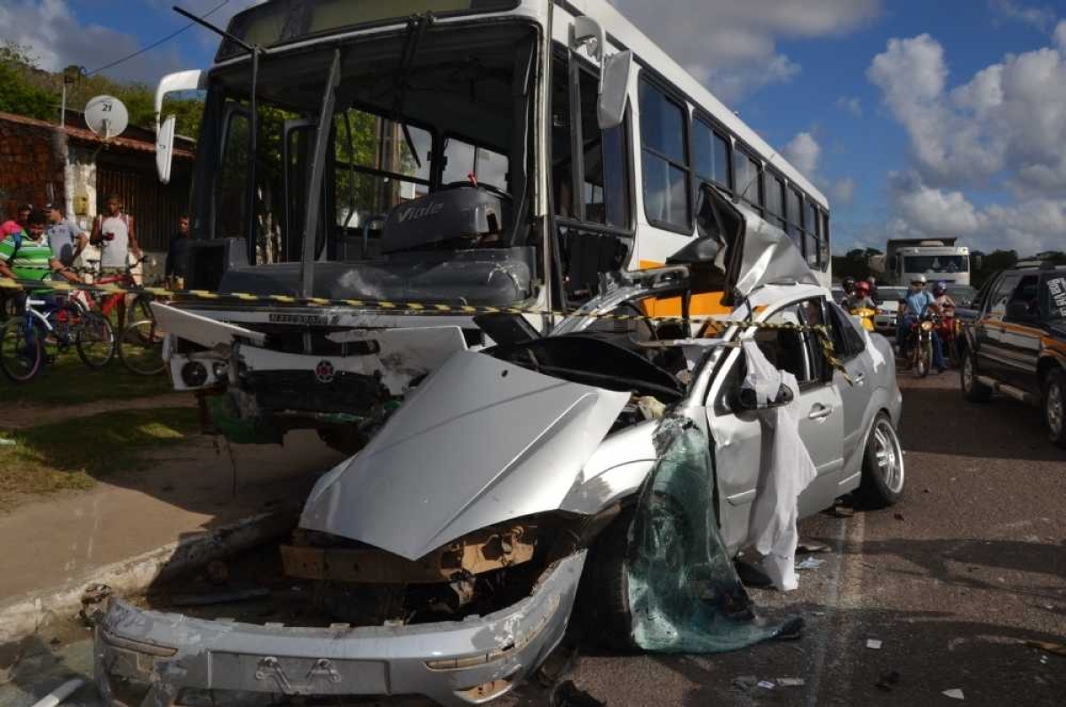 Motorista de ônibus escolar dirigia alcoolizado e foi preso em flagrante; vítima foi identificada (Foto: Arquivo/Portal Infonet)