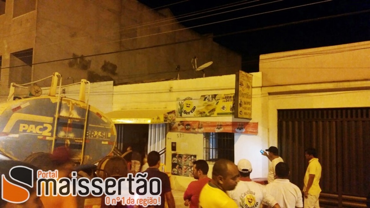 Problema em botijão gera explosão e princípio de incêndio em lanchonete no Centro de Glória (Foto: Portal Mais Sertão)