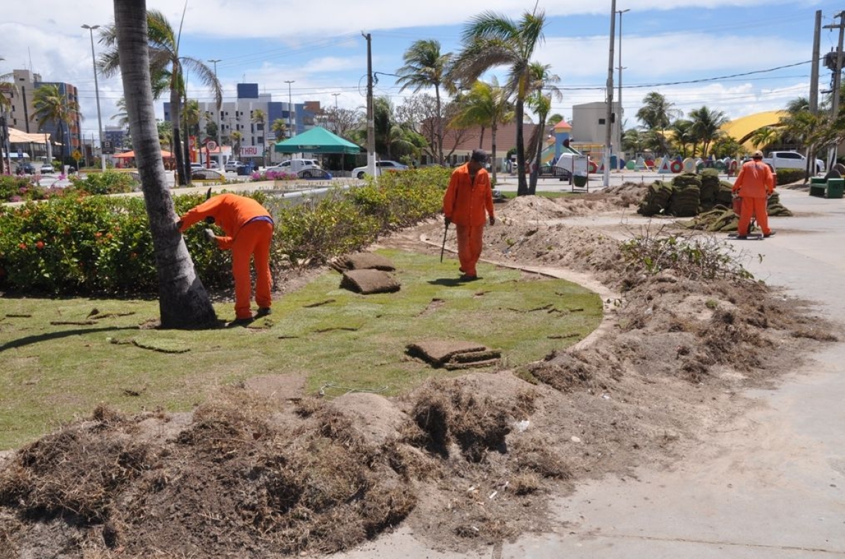 Seinfra recupera equipamentos na Orla da Atalaia (Foto: Jorge Reis/Seinfra/SE)