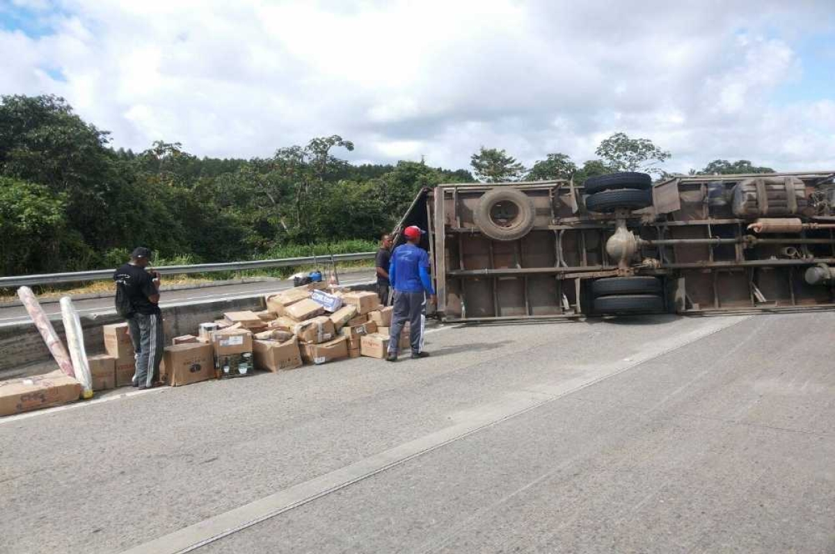 Motorista do caminhão ficou levemente ferido (Foto: Ilustrativa/Arquivo/Portal Infonet)