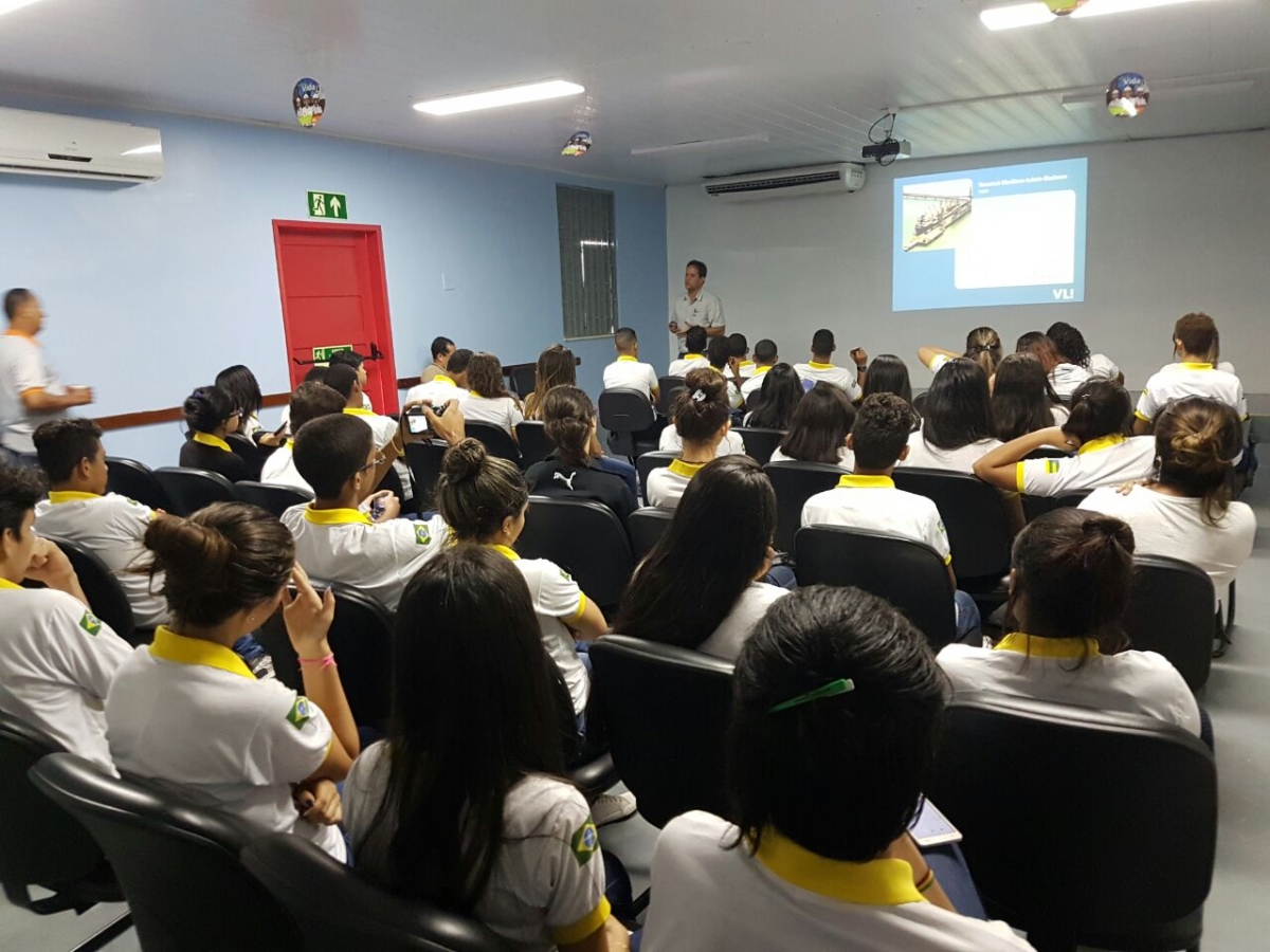 Alunos de Aracaju têm aula diferente ao visitarem Terminal Marítimo Inácio Barbosa (Foto: Assessoria VLI)